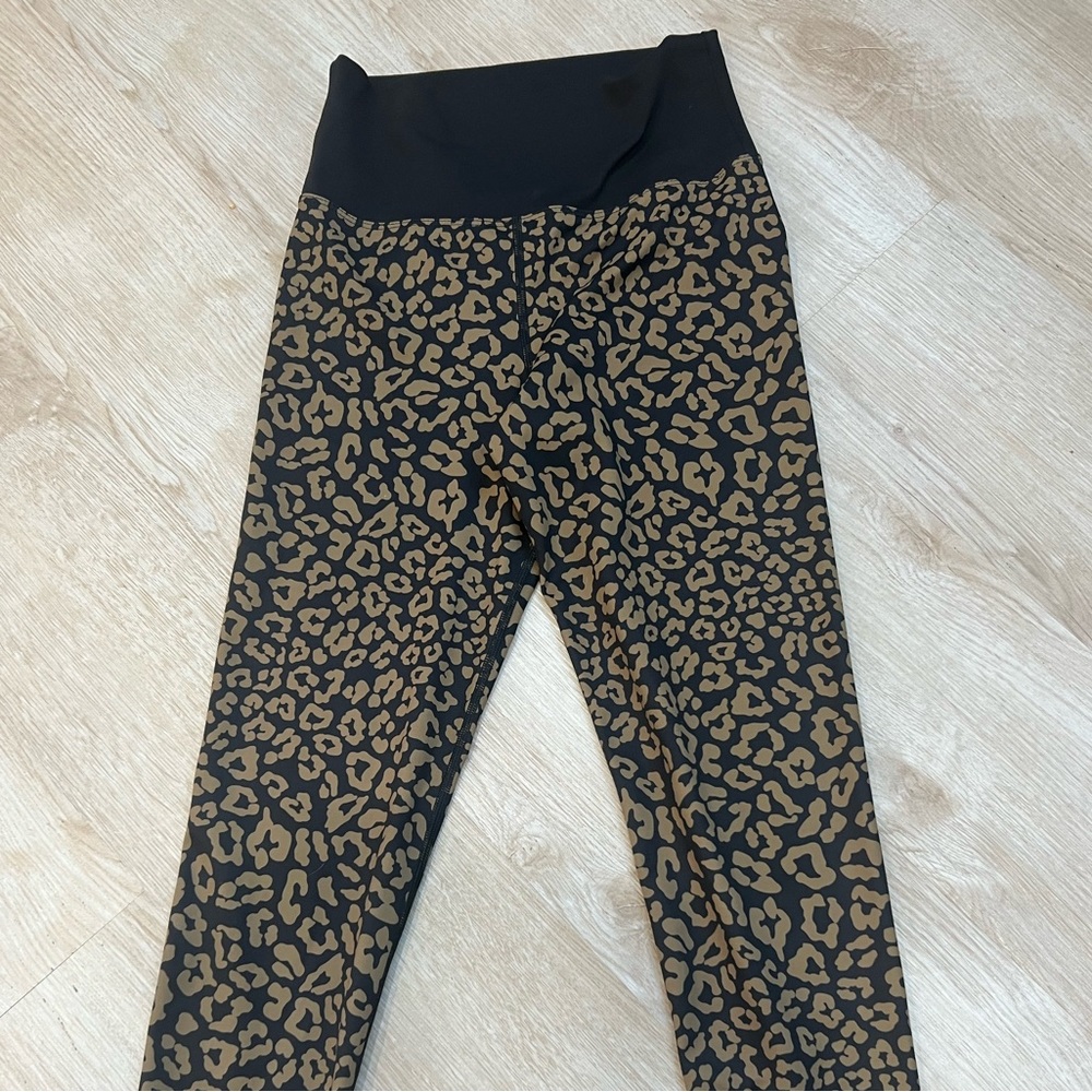 Beach Riot leopard legging - Picture 2 of 2